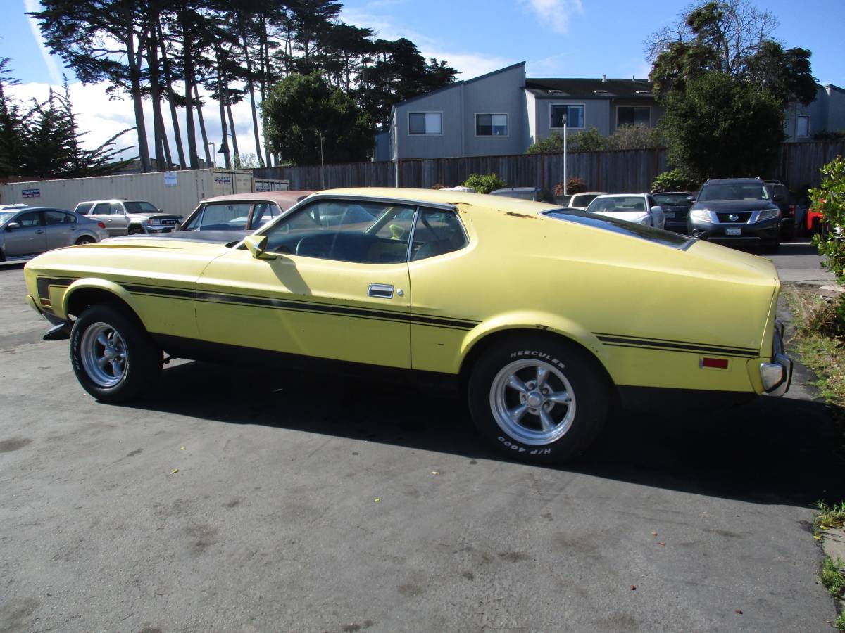 Ford-mustang-mach-1-1973-yellow-12