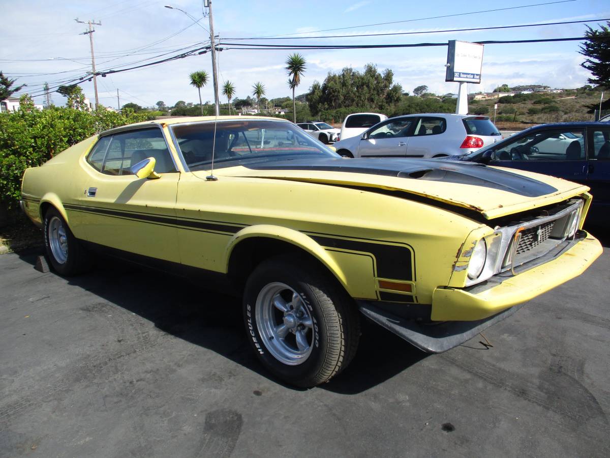 Ford-mustang-mach-1-1973-yellow-23