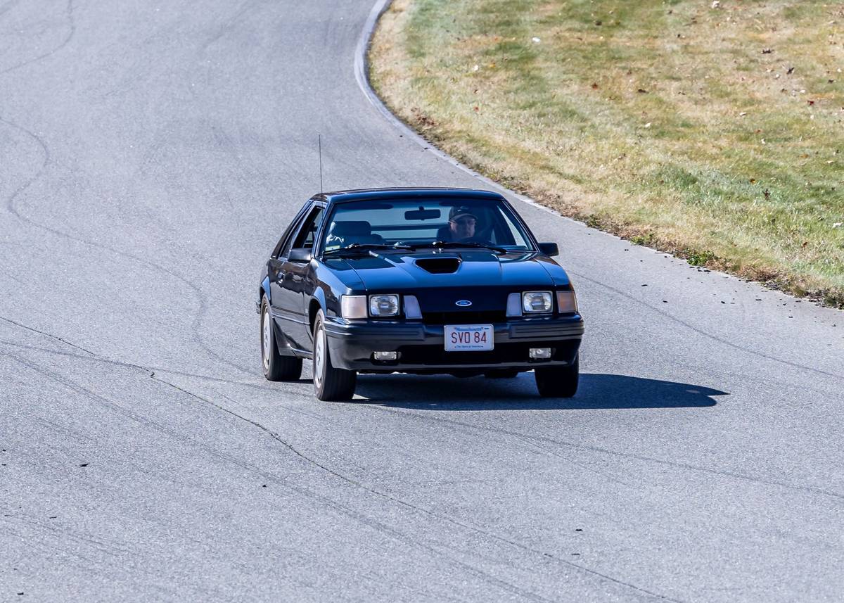 Ford-mustang-svo-1984-black-3