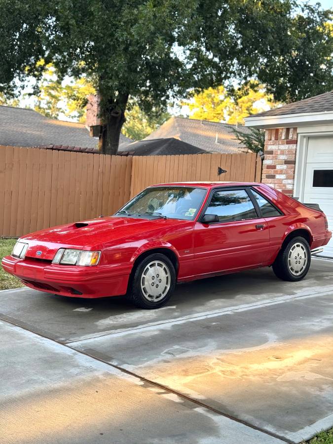 Ford-mustang-svo-1986-red