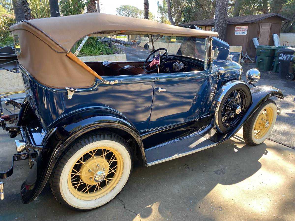 Ford-phaeton-deluxe-1931-blue-2
