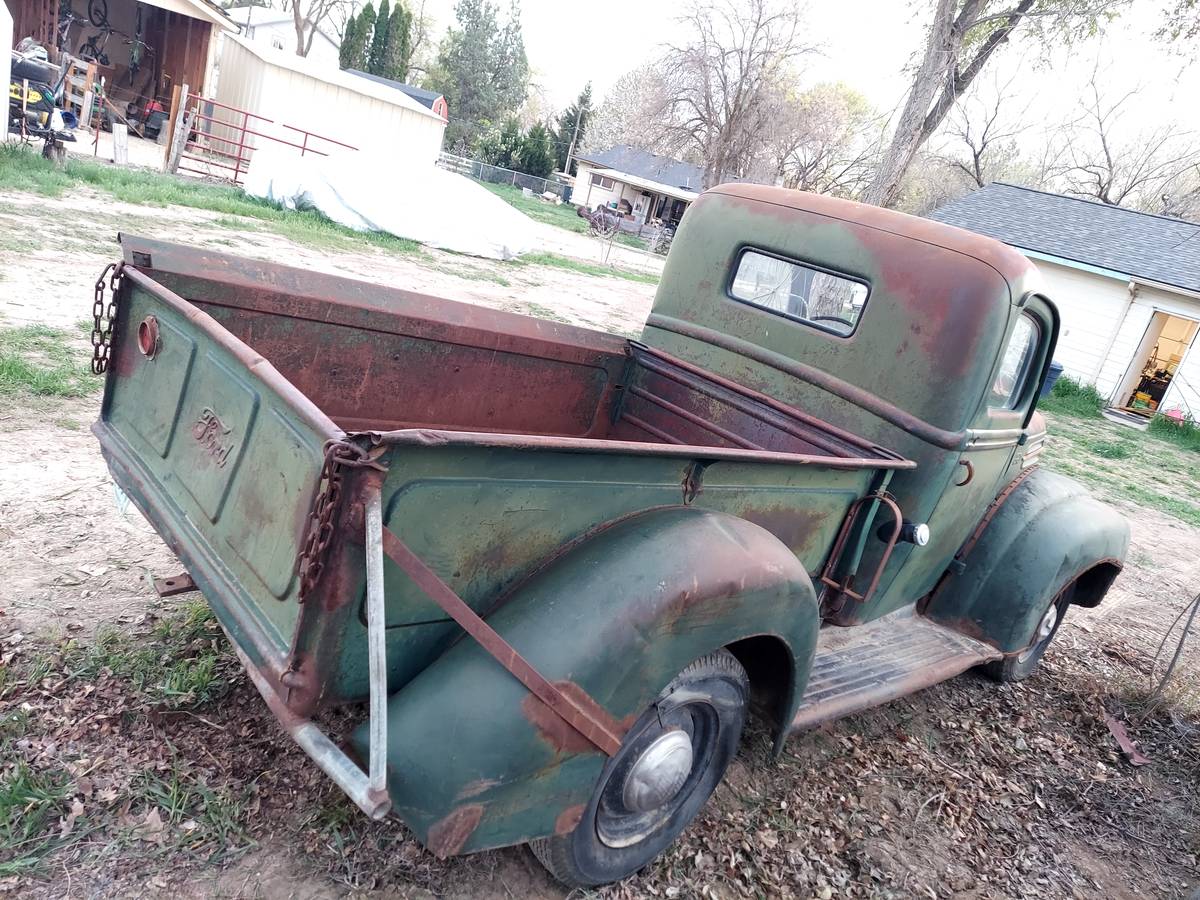 Ford-pickup-1946-2