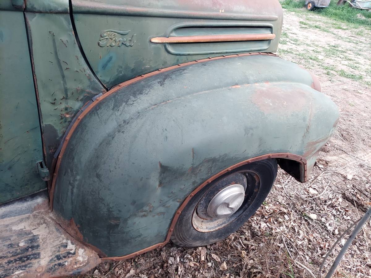 Ford-pickup-1946-3