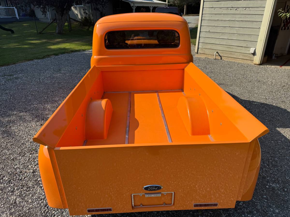 Ford-pickup-1948-orange-14