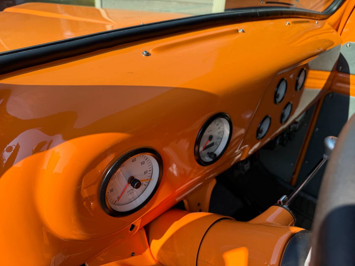 Ford-pickup-1948-orange-17