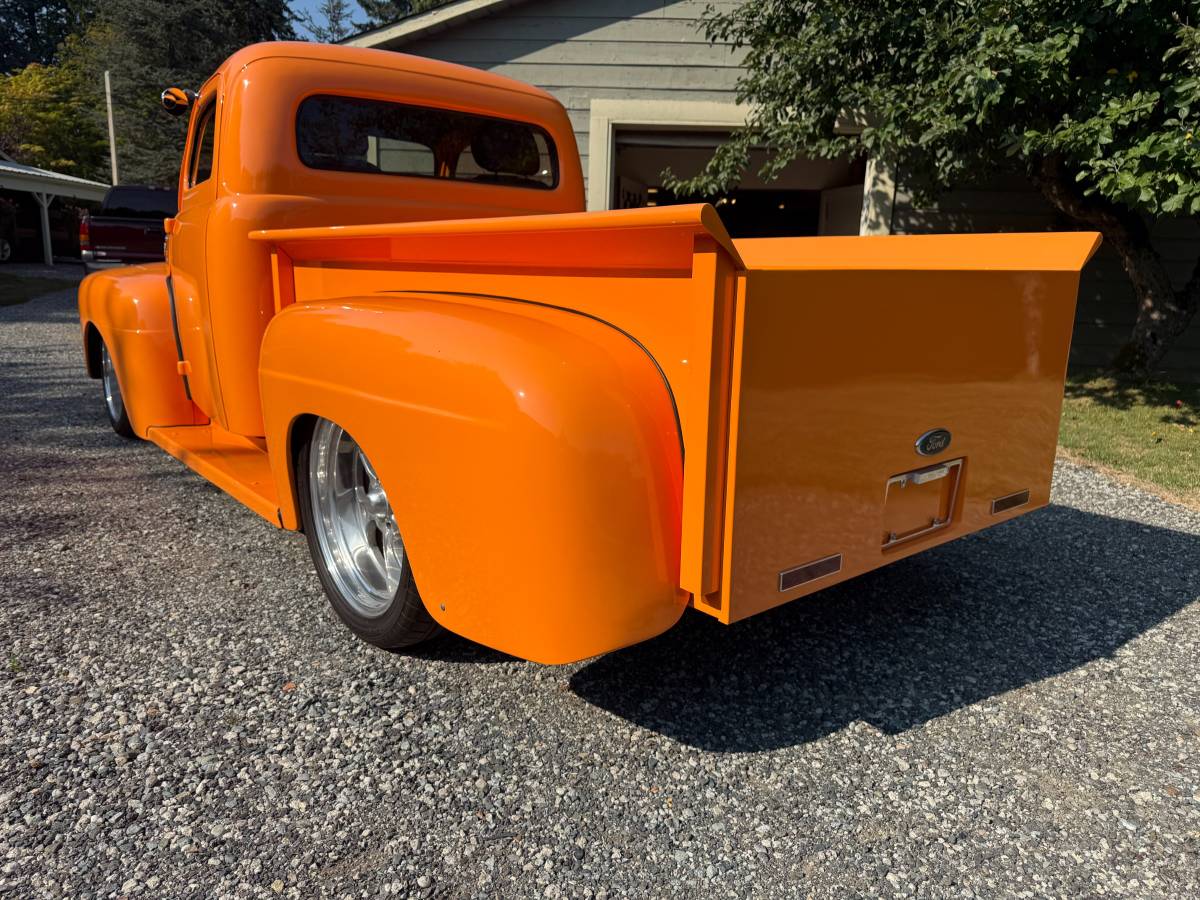Ford-pickup-1948-orange