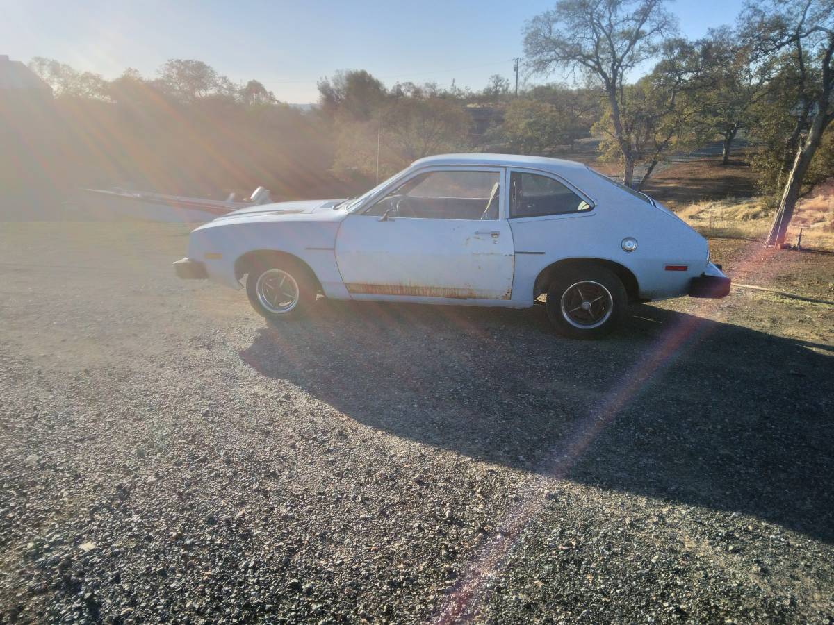 Ford-pinto-pony-1980-blue-3