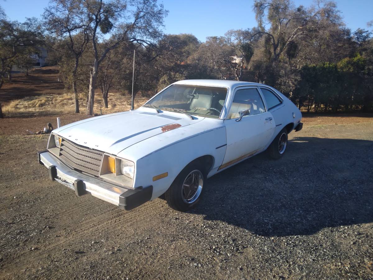 Ford-pinto-pony-1980-blue