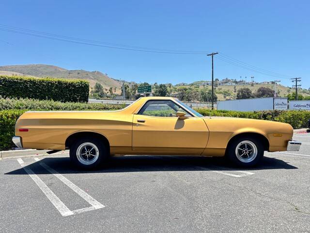 Ford-ranchero-1974-custom-4
