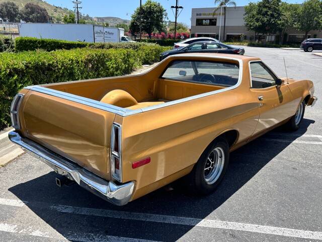 Ford-ranchero-1974-custom-5