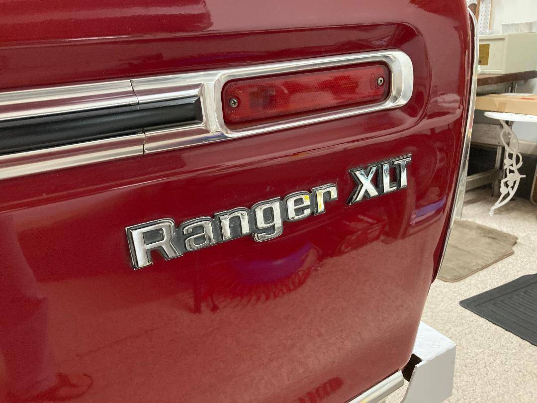 Ford-ranger-1975-red-7