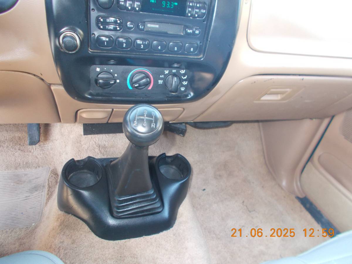 Ford-ranger-xl-1996-green-12