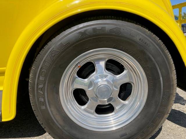 Ford-roadster-1932-yellow-5