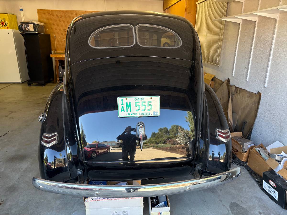 Ford-sedan-1940-black-1