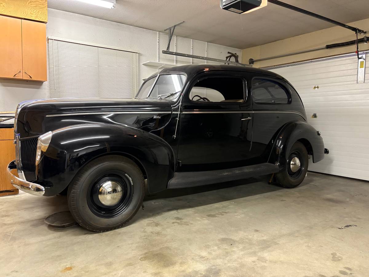 Ford-sedan-1940-black-4