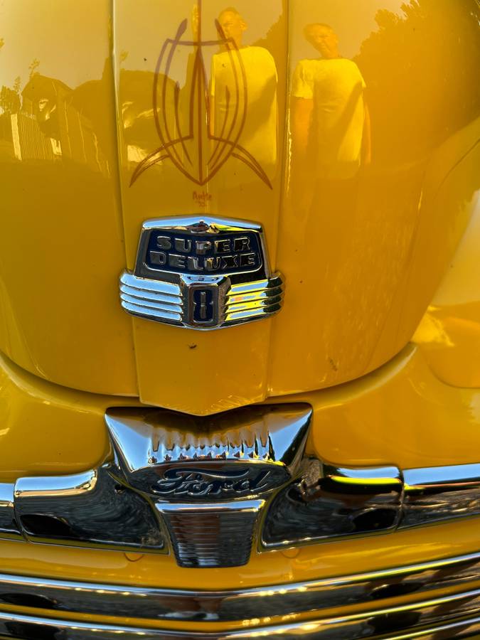 Ford-sedan-1947-yellow-1