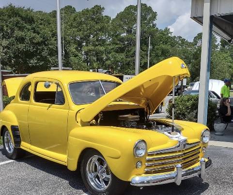 Ford-sedan-1947-yellow-6