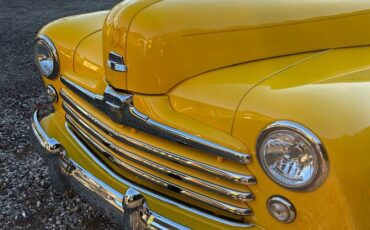 Ford-sedan-1947-yellow-8