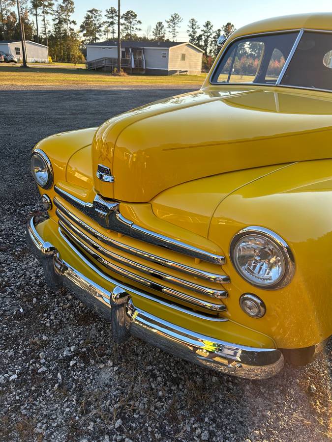 Ford-sedan-1947-yellow-8