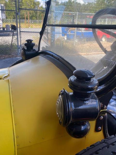 Ford-speedster-model-t-1927-yellow-18