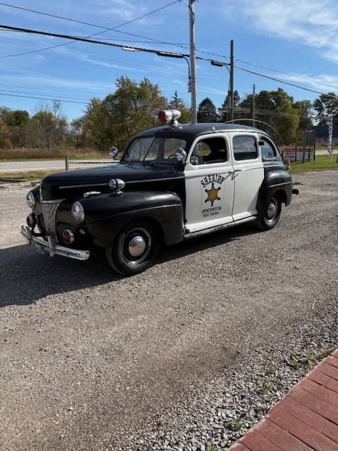 Ford-super-deluxe-1941-black-1