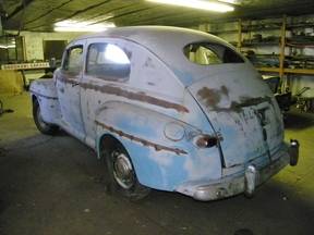 Ford-super-deluxe-tudor-1947-blue-2