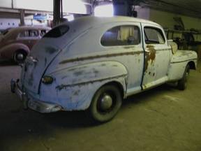 Ford-super-deluxe-tudor-1947-blue-3