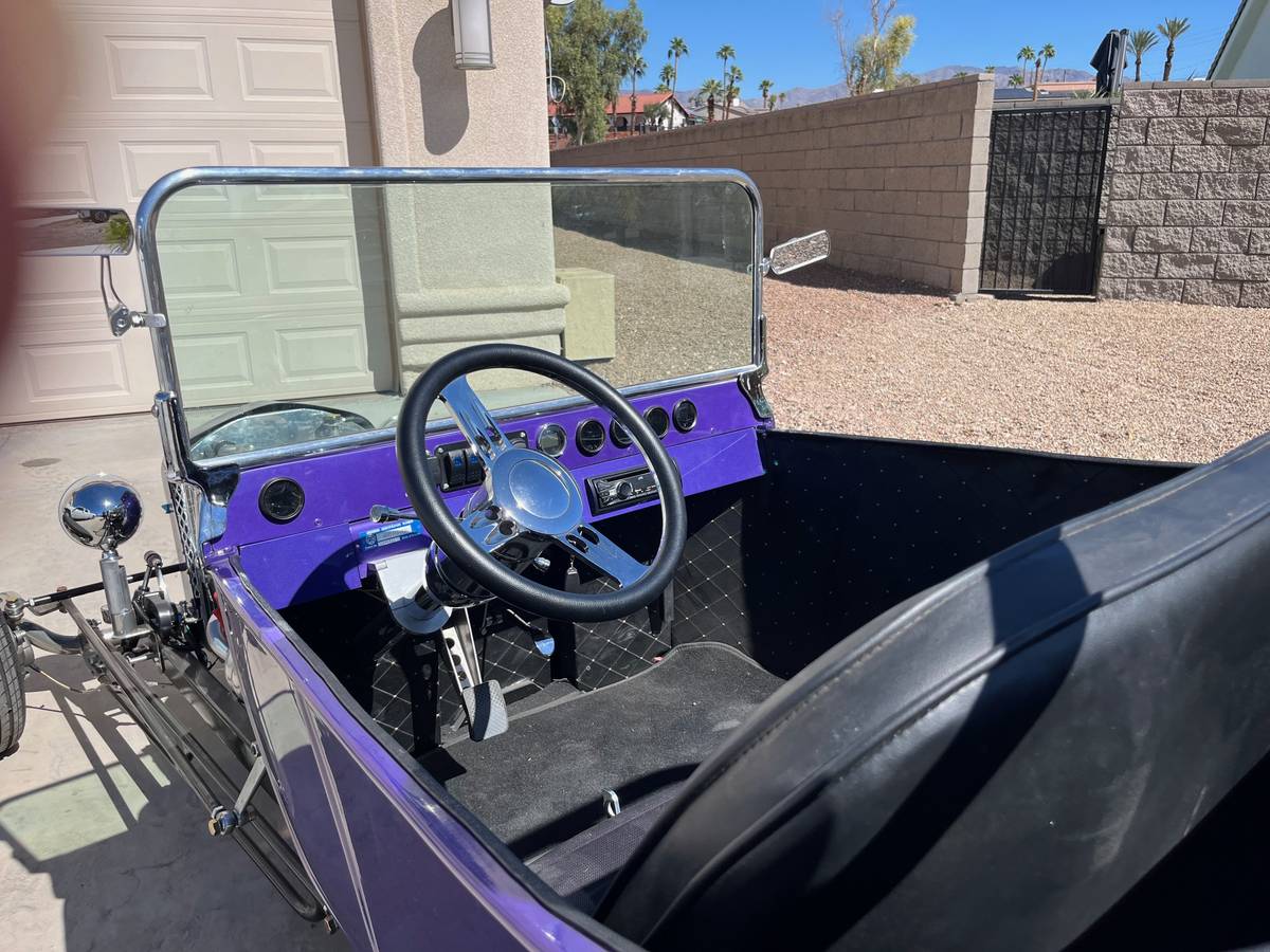 Ford-t-bucket-1928-purple-4