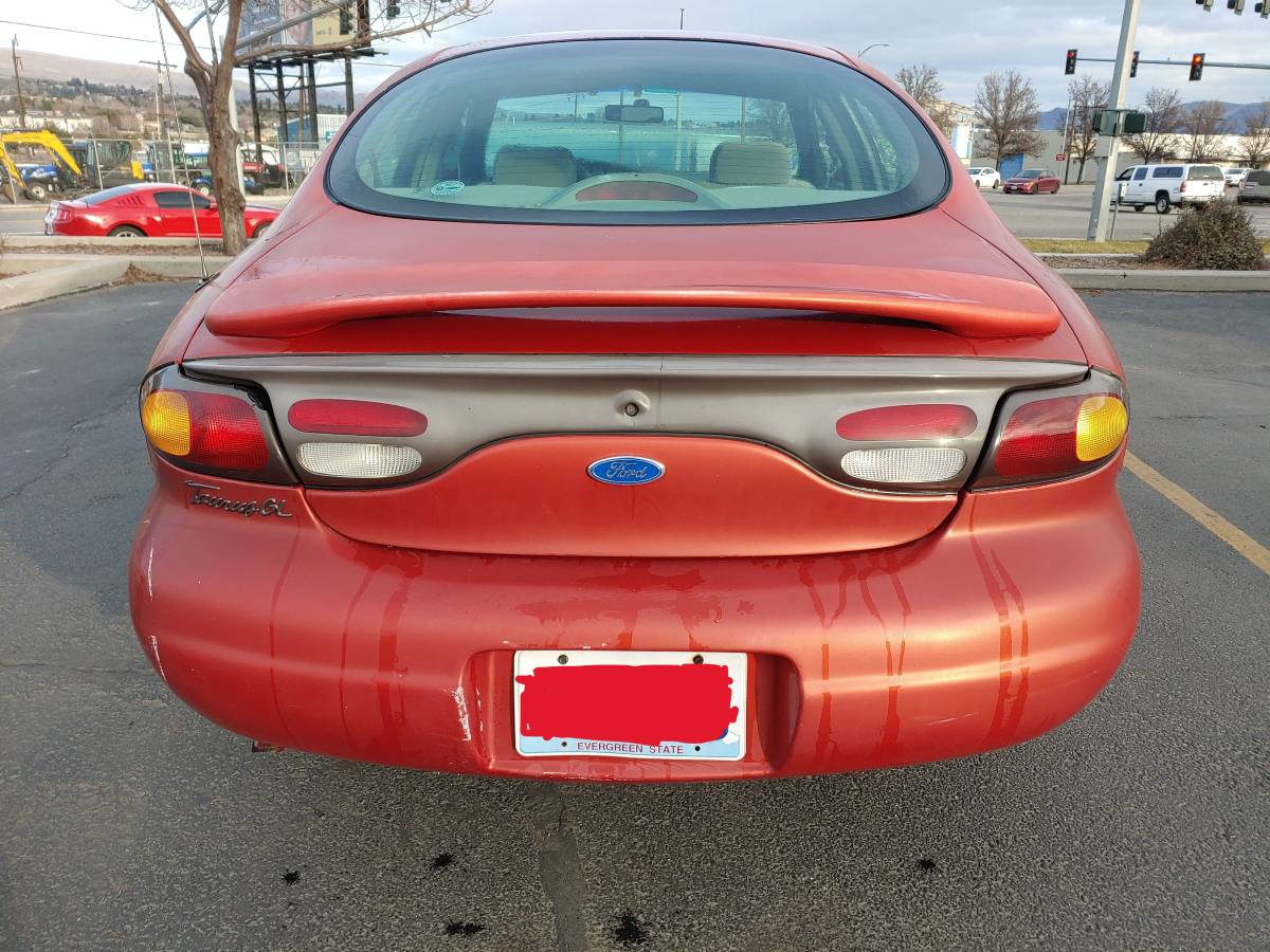 Ford-taurus-1996-red-1