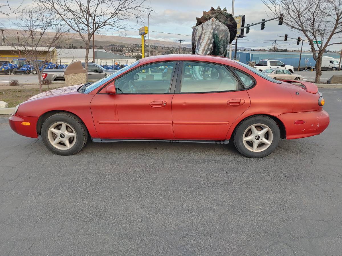 Ford-taurus-1996-red-2