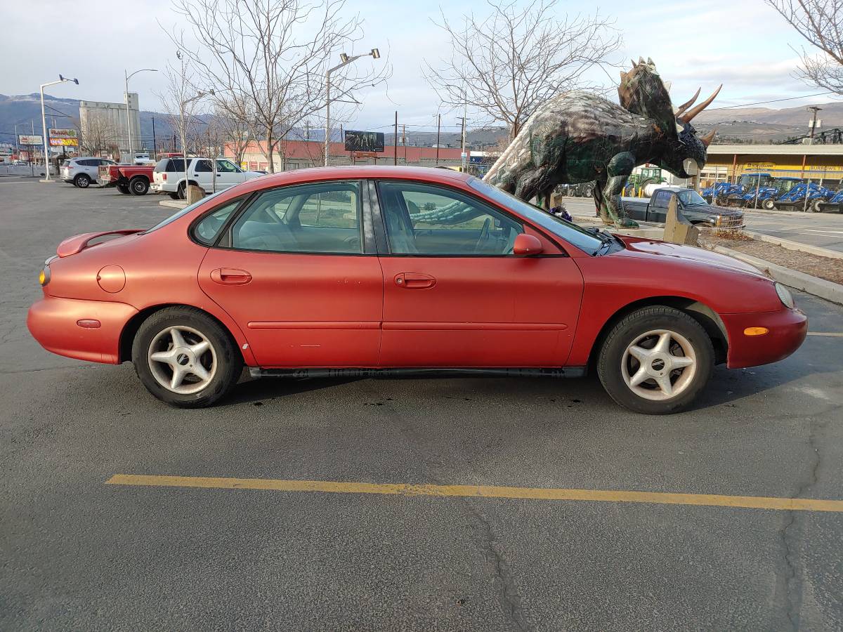 Ford-taurus-1996-red