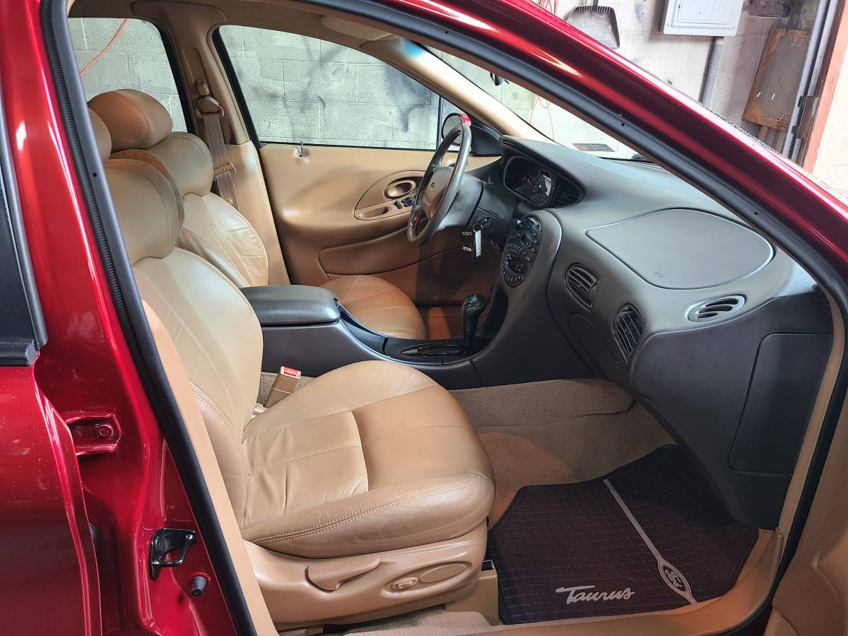 Ford-taurus-sho-1996-red-1