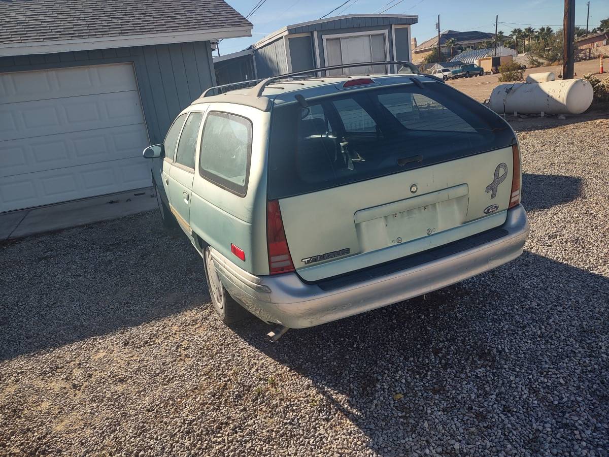 Ford-taurus-station-wagon-1995-green-10