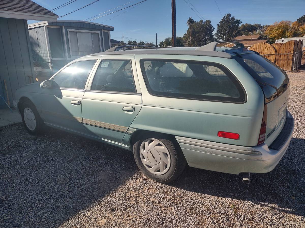 Ford-taurus-station-wagon-1995-green-5