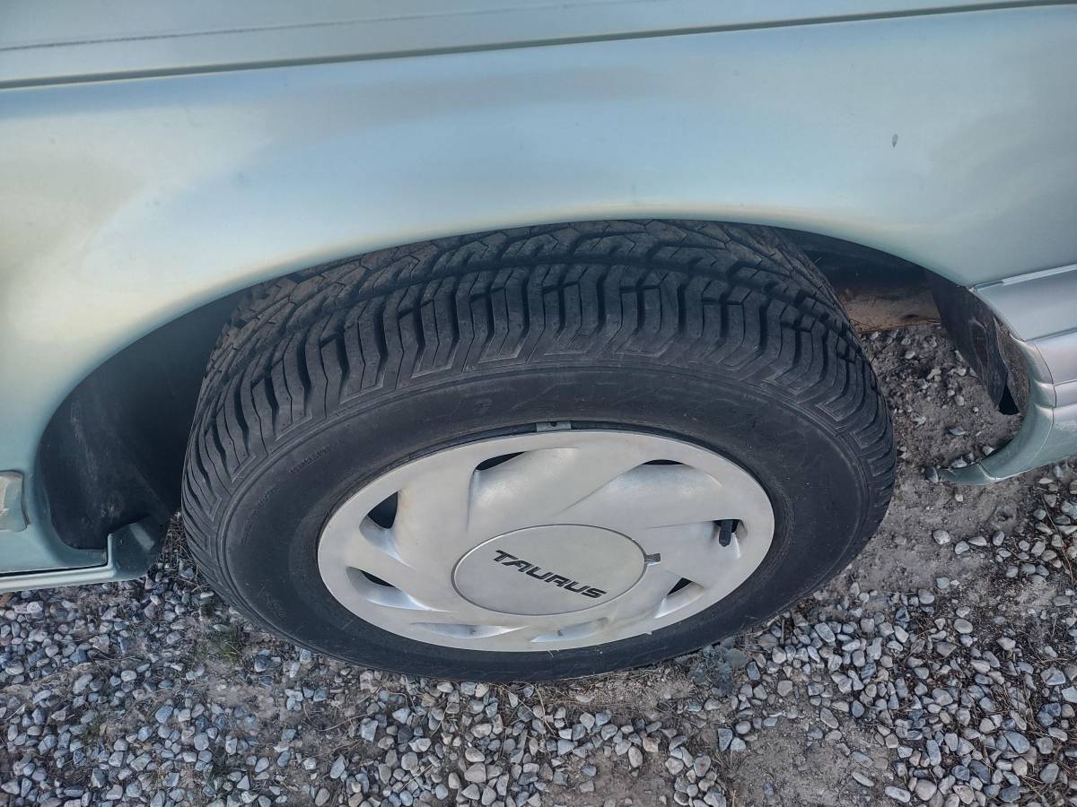 Ford-taurus-station-wagon-1995-green-8