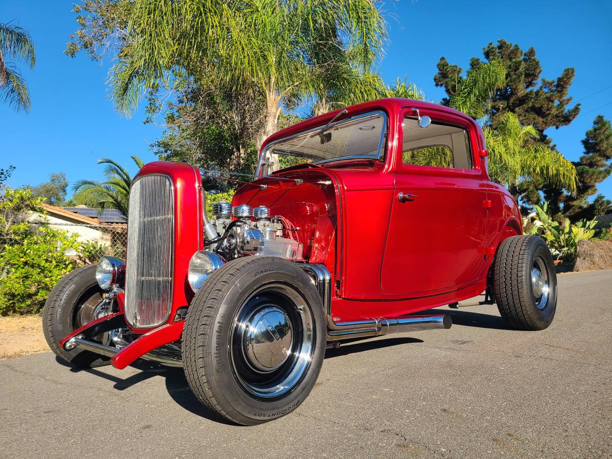 Ford-three-window-coupe-1932-red-1