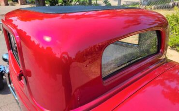 Ford-three-window-coupe-1932-red-10