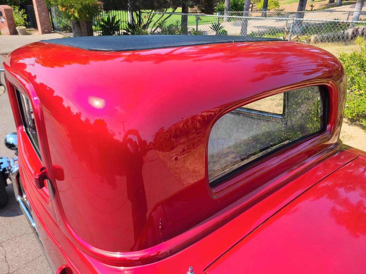 Ford-three-window-coupe-1932-red-10