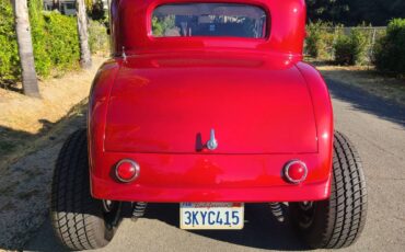 Ford-three-window-coupe-1932-red-11