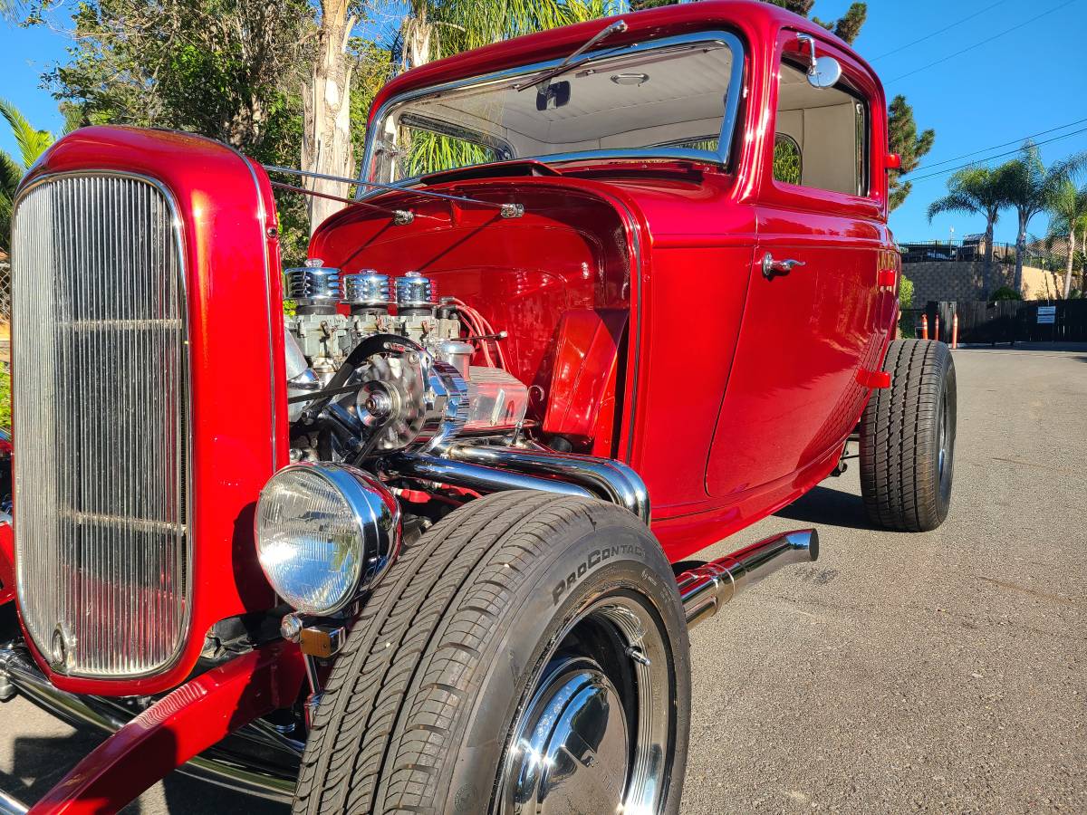 Ford-three-window-coupe-1932-red-12