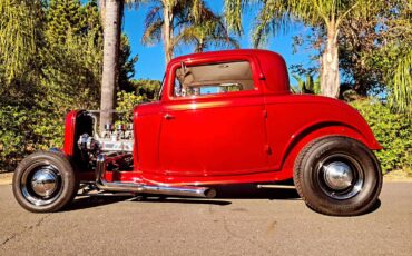 Ford-three-window-coupe-1932-red-13