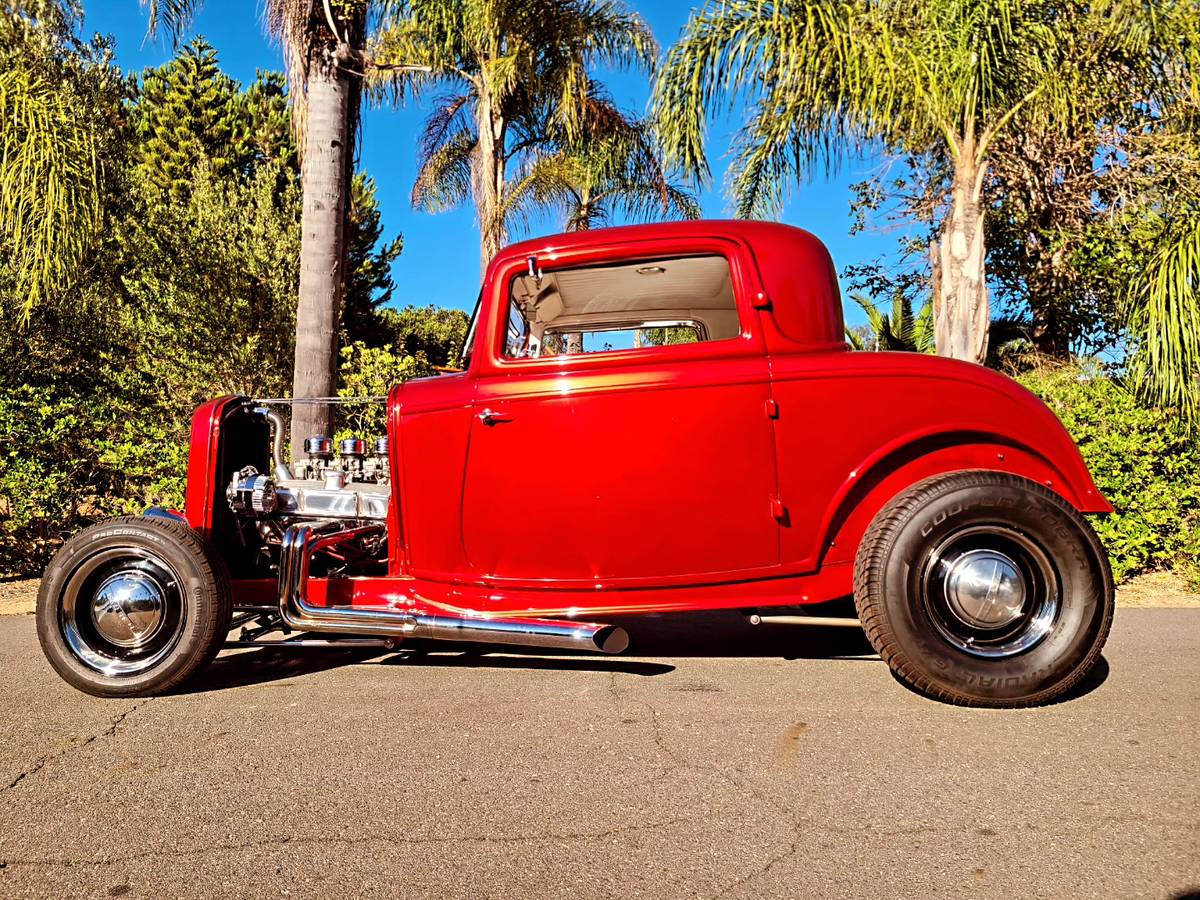 Ford-three-window-coupe-1932-red-13