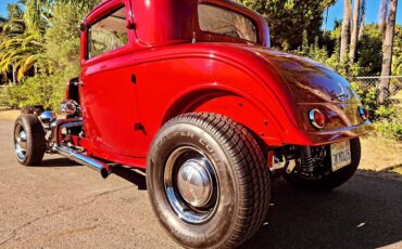 Ford-three-window-coupe-1932-red-14