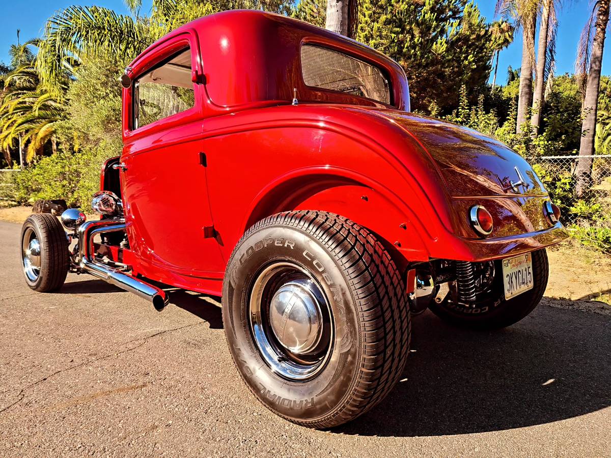 Ford-three-window-coupe-1932-red-14