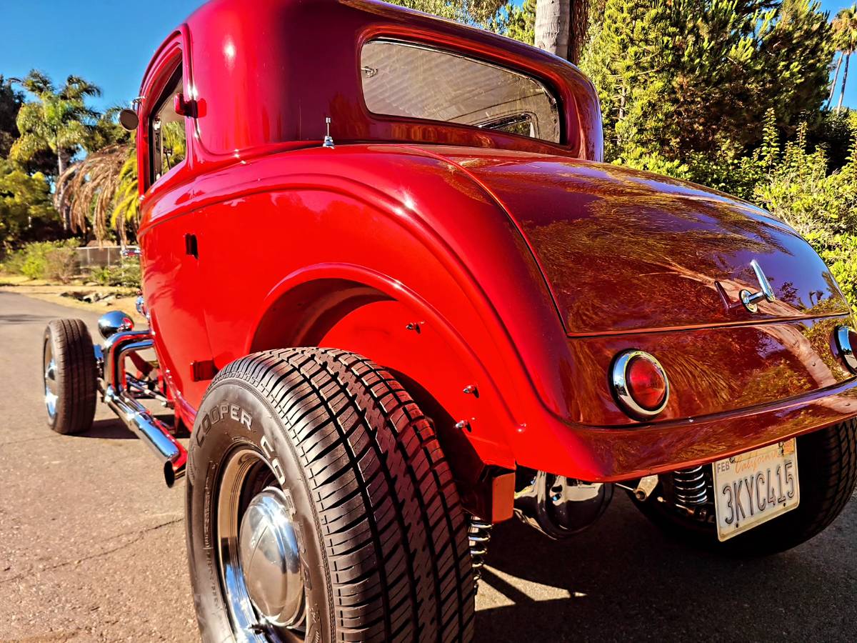 Ford-three-window-coupe-1932-red-15