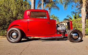 Ford-three-window-coupe-1932-red-2