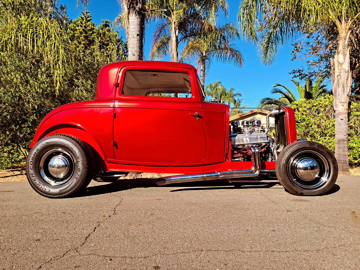 Ford-three-window-coupe-1932-red-2