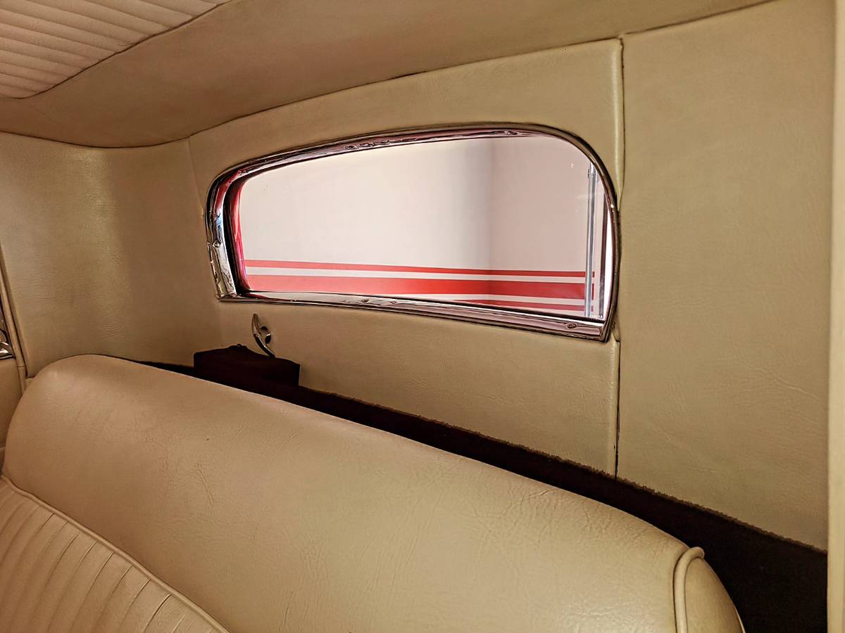 Ford-three-window-coupe-1932-red-20
