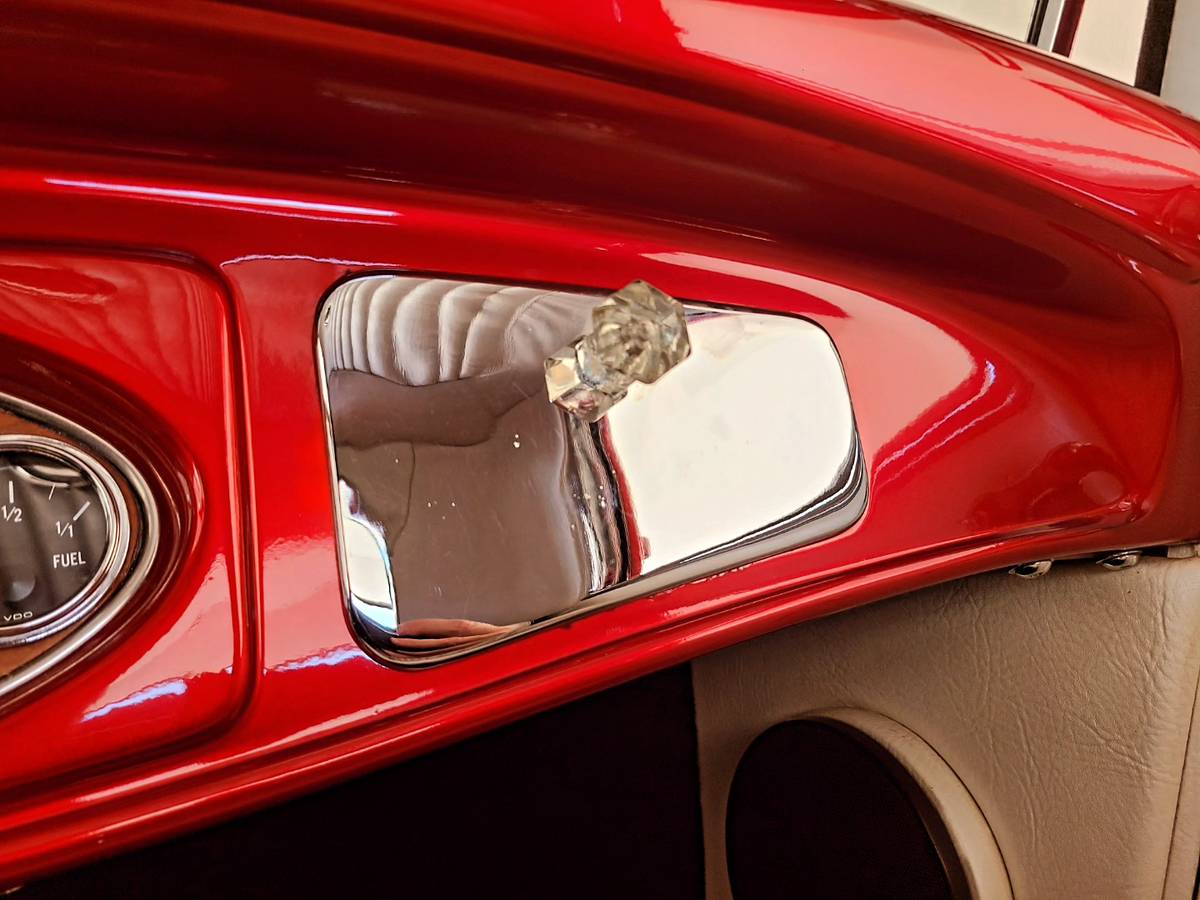 Ford-three-window-coupe-1932-red-25