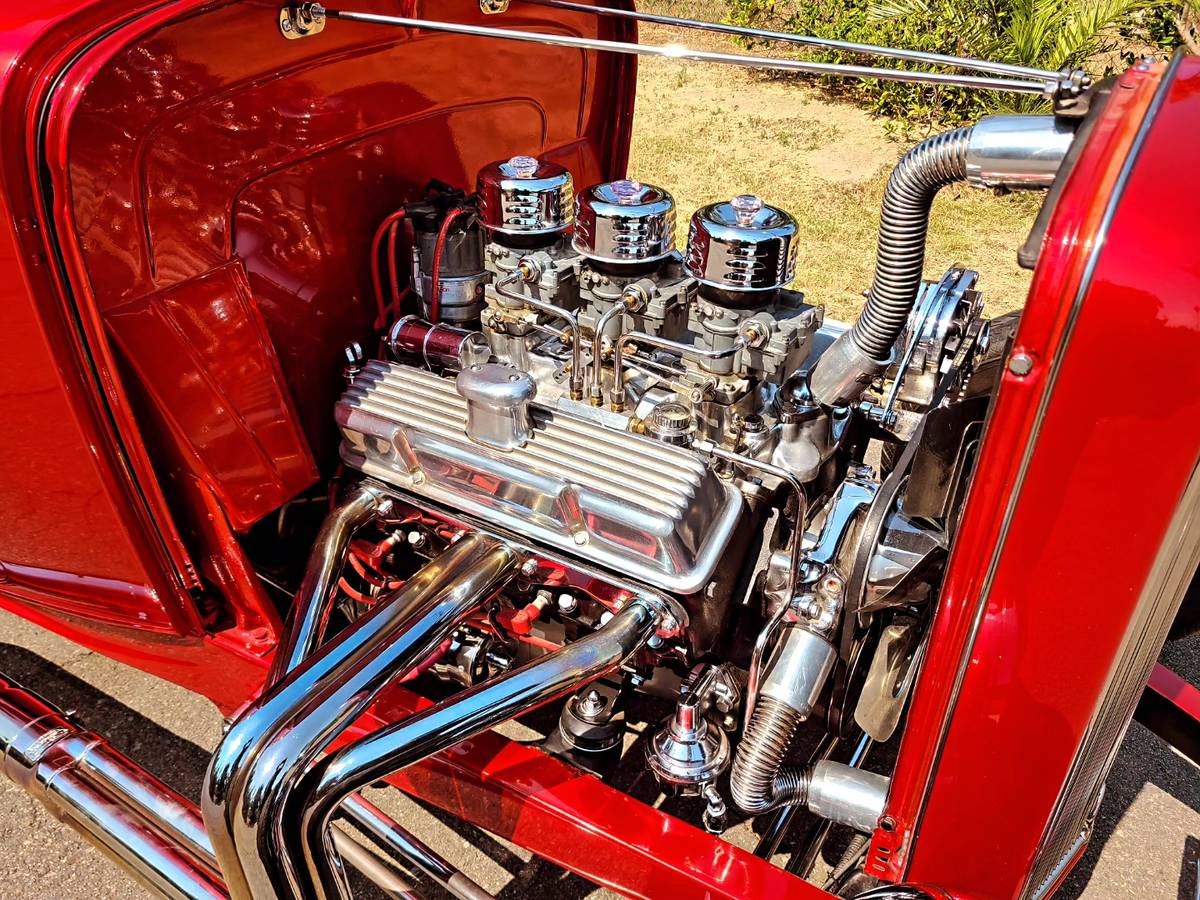 Ford-three-window-coupe-1932-red-26